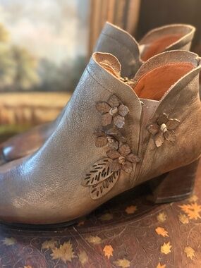 L’Artiste Floral Leather Boots